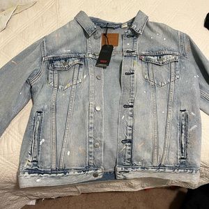 BRAND NEW Levi’s Jean Jacket, Size L